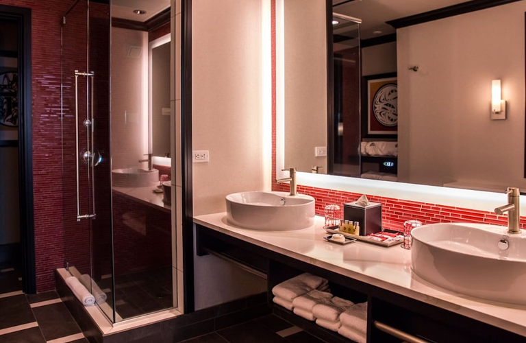 Tulalip Deluxe Bathroom